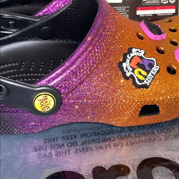 Exclusive Limited Edition Crocs Disney Hocus Pocus Glitter Clog & Jibbitz Charms - Picture 8 of 16